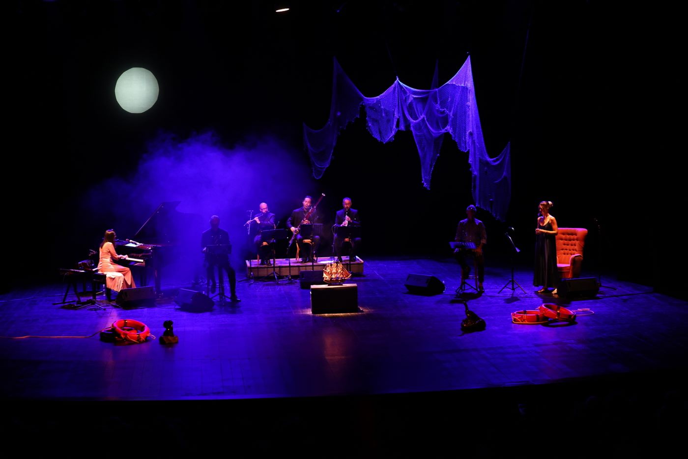 Il palco con la luna e le reti